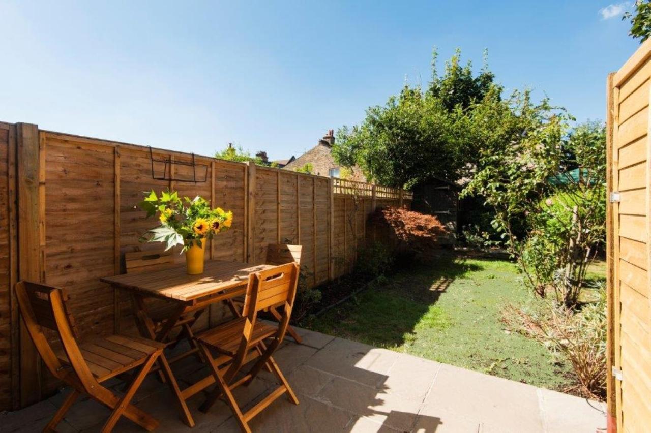 Modern Family Home In London Close To Amenities And Train 외부 사진