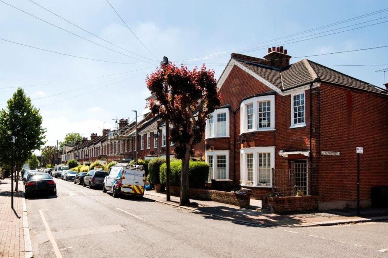Modern Family Home In London Close To Amenities And Train 외부 사진